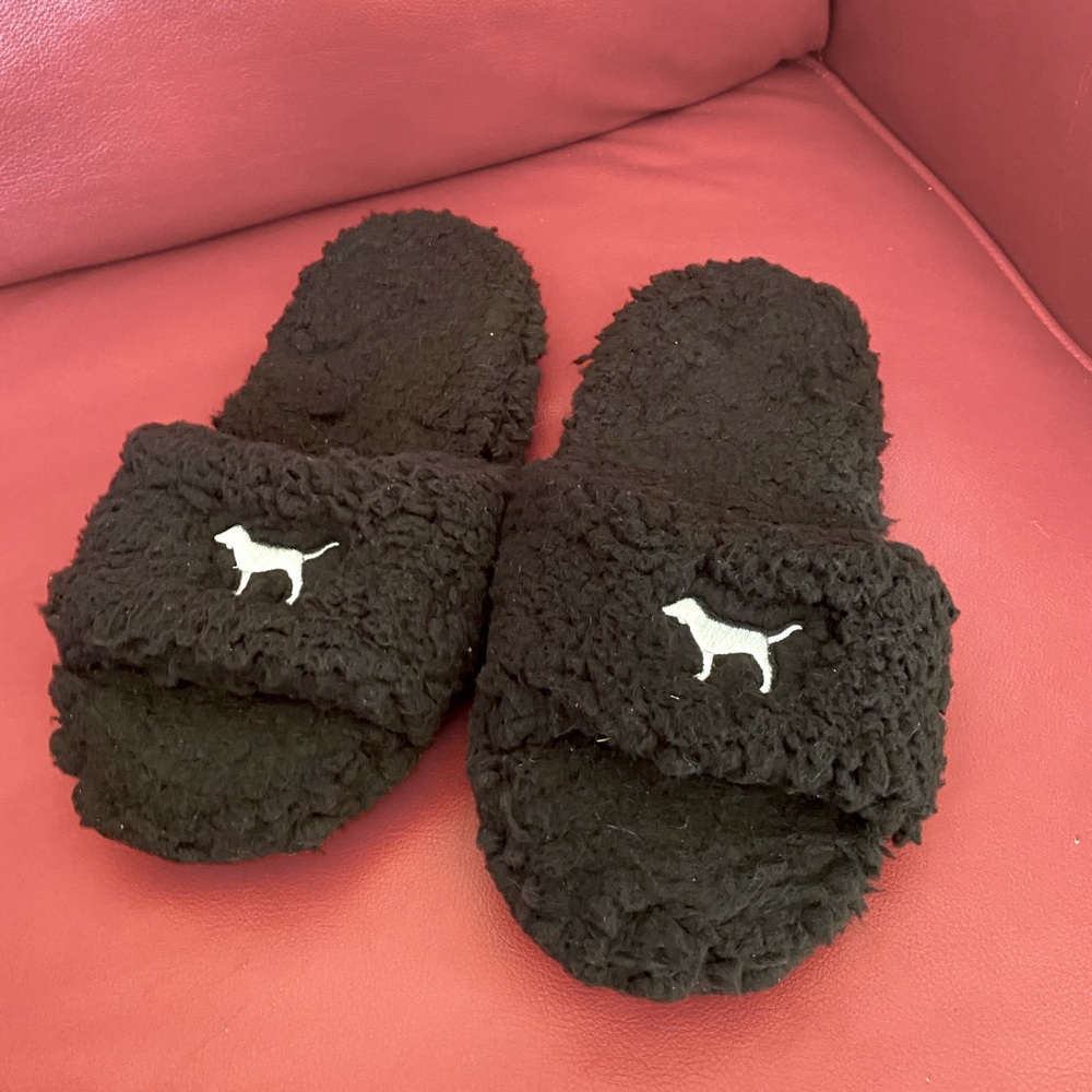 PINK BRAND BLACK FUZZY SLIPPER